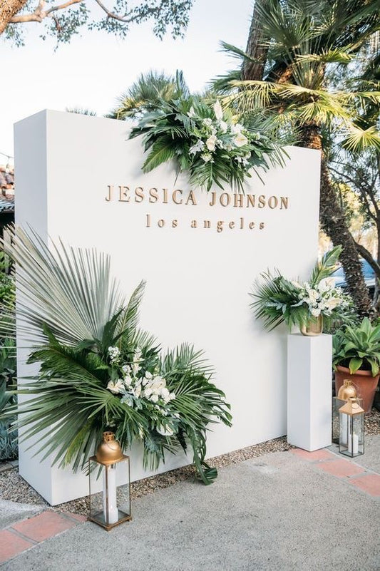 Arreglo de flores con follaje